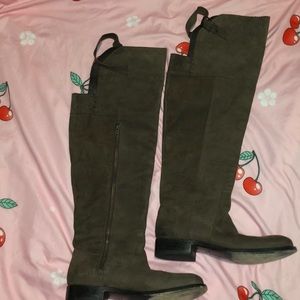 Knee high suede boots🤎